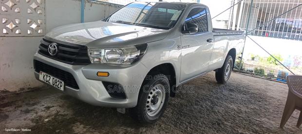 Toyota Hilux 2.4 Diesel 2020 Silver