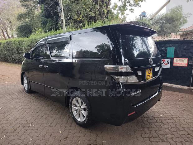 Toyota Vellfire V 2.4 FWD 8-Seater 2010 Black