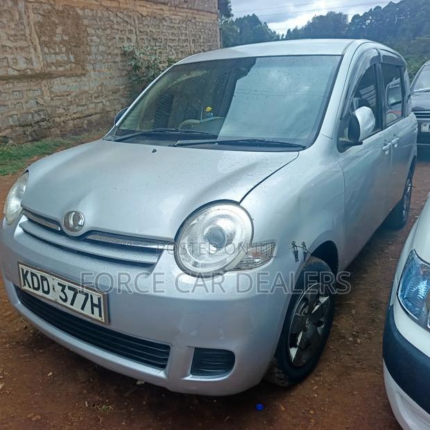 Toyota Sienta 2016 Silver