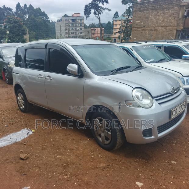 Toyota Sienta 2016 Silver