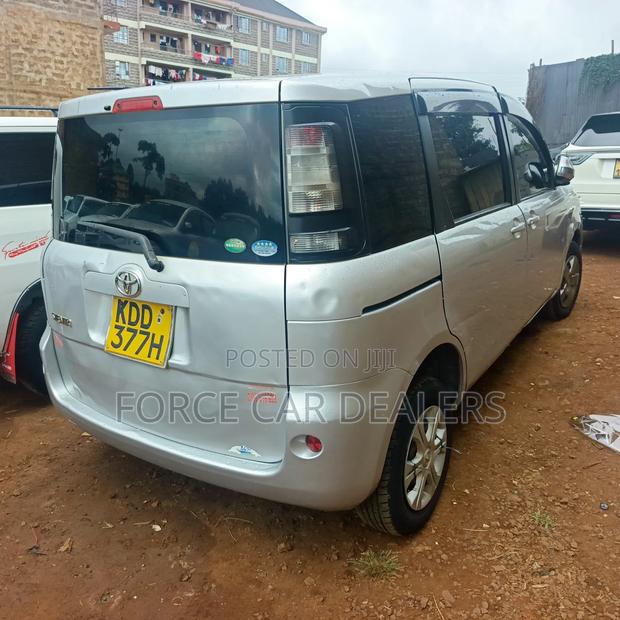 Toyota Sienta 2016 Silver