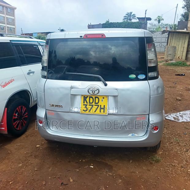 Toyota Sienta 2016 Silver