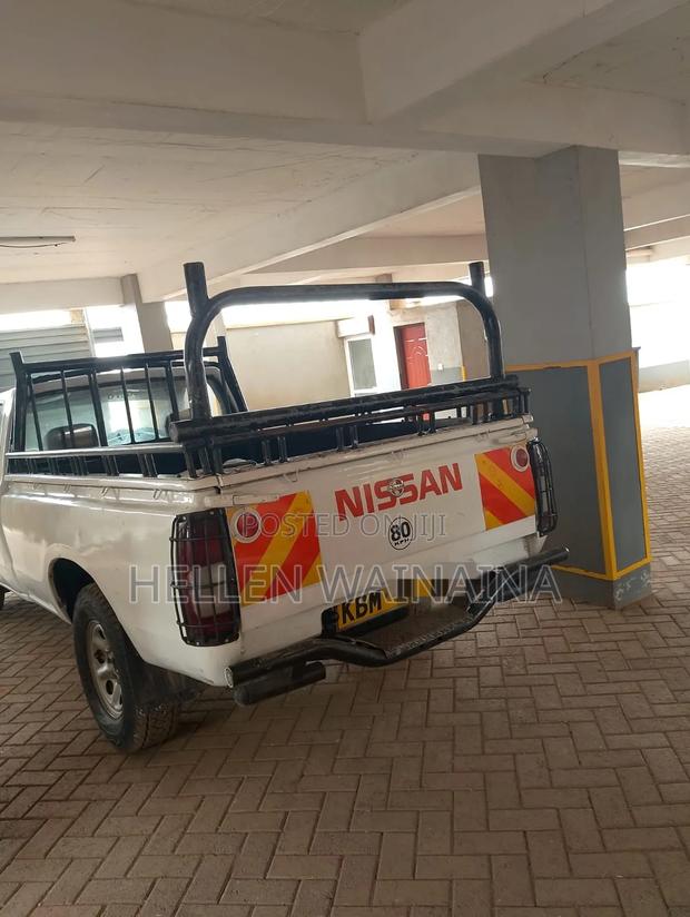 Nissan Hardbody 2005 White