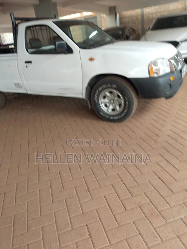 Nissan Hardbody 2005 White
