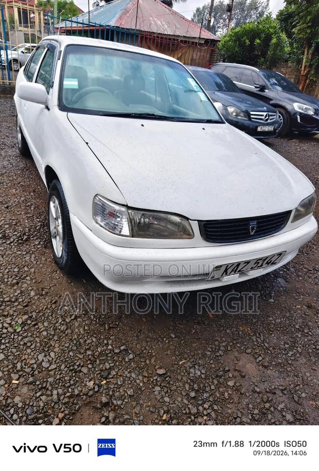 Toyota Corolla X 1.3 Automatic 2000 White