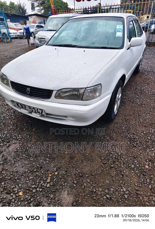 Toyota Corolla X 1.3 Automatic 2000 White