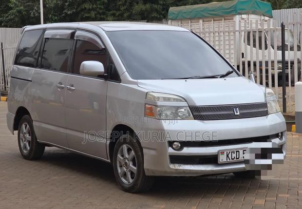 Toyota Voxy 2007 Silver
