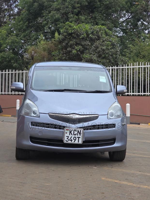 Toyota Ractis 2010
