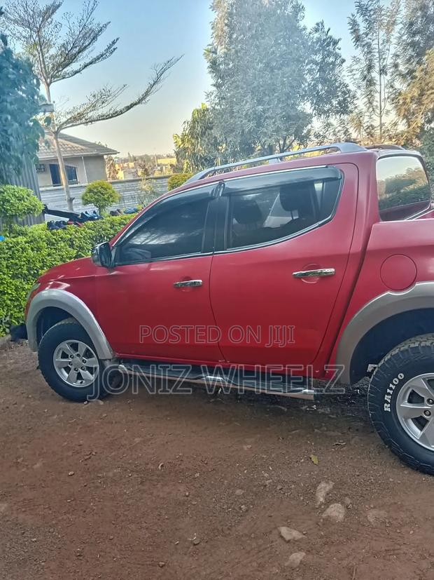 Mitsubishi L200 Double Cab 2.4 154hp 4WD 2015 Red