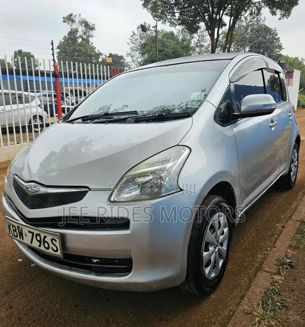 Toyota Ractis 1.3 FWD 2006 Silver