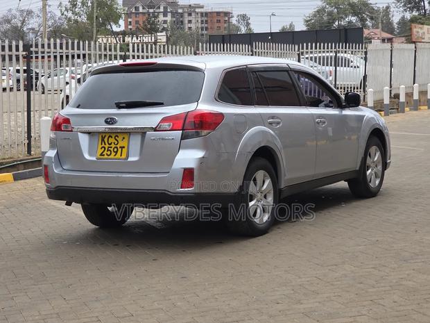 Subaru Outback 2012 Silver