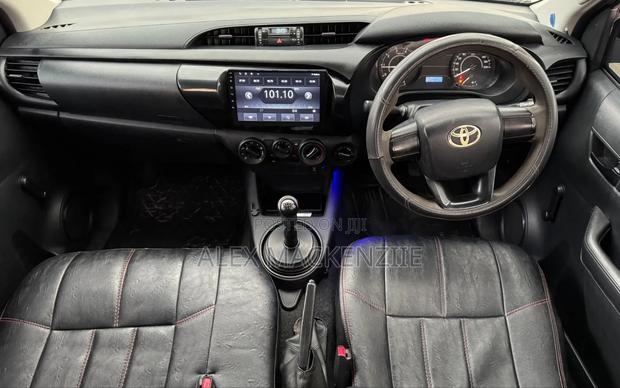Toyota Hilux 2020 Silver