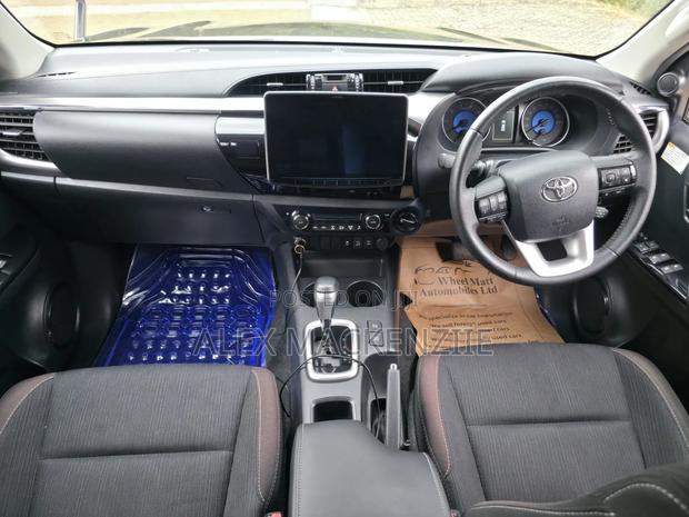 Toyota Hilux 2019 Black
