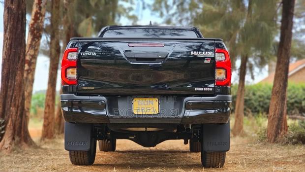Toyota Hilux Revo Double Cab Deisel 2.4 AWD 2022 Black