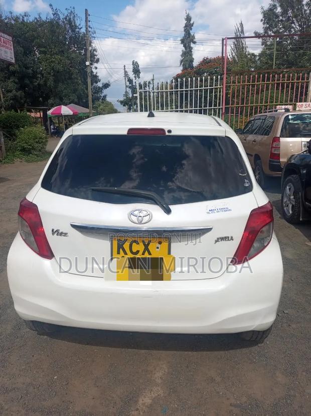 Toyota Vitz 2012 Silver