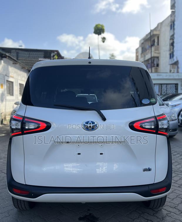 Toyota Sienta 1.5 Hybrid FWD (6-seater) 2019 White