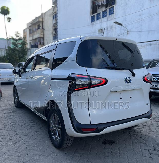 Toyota Sienta 1.5 Hybrid FWD (6-seater) 2019 White