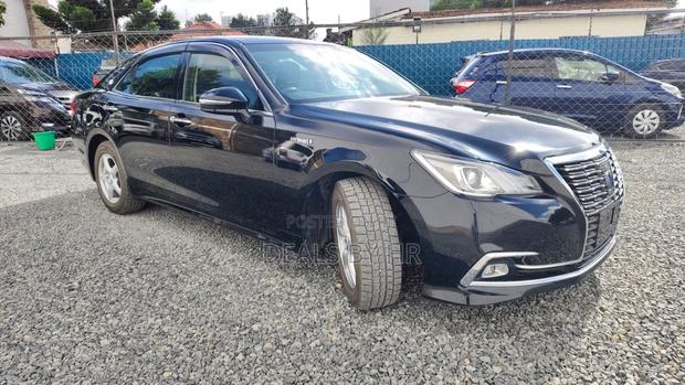 Toyota Crown 2018 Black
