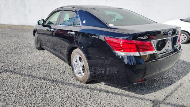 Toyota Crown 2018 Black