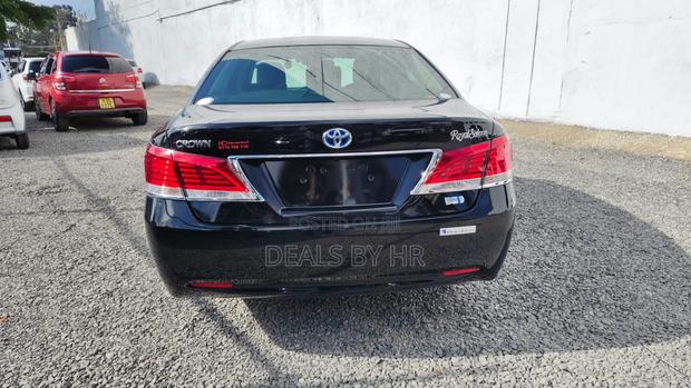 Toyota Crown 2018 Black