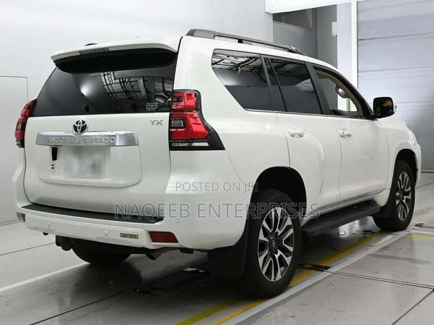 Toyota Land Cruiser Prado 2.8 2022 White