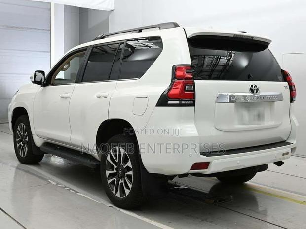 Toyota Land Cruiser Prado 2.8 2022 White