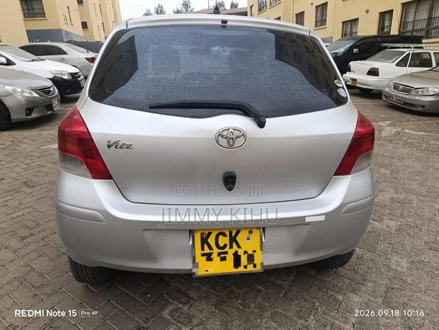 Toyota Vitz 2010 Silver