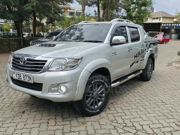 Toyota Hilux 3.0 D-4D 4x4 2014 Silver