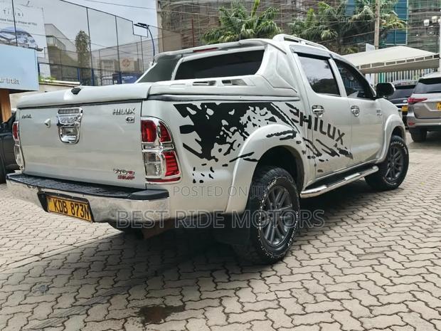 Toyota Hilux 3.0 D-4D 4x4 2014 Silver