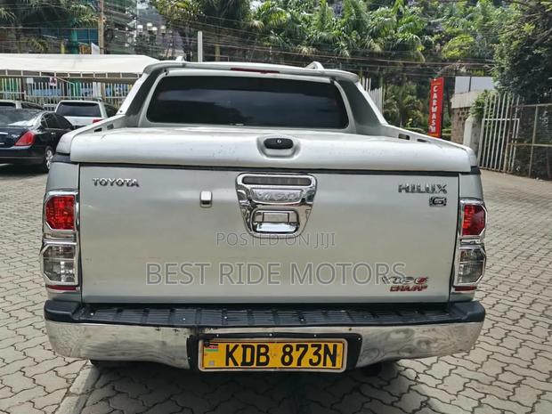 Toyota Hilux 3.0 D-4D 4x4 2014 Silver