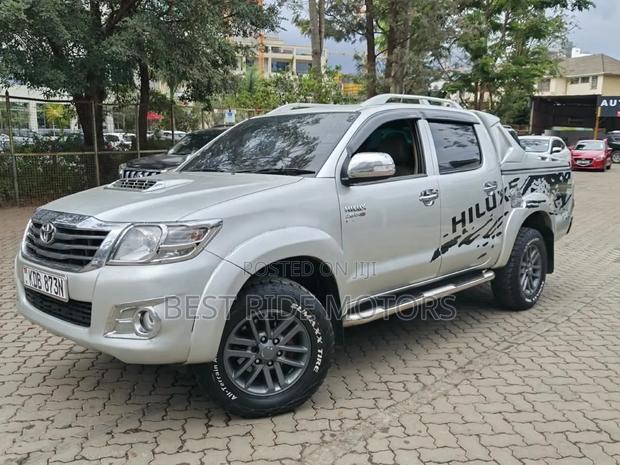 Toyota Hilux 3.0 D-4D 4x4 2014 Silver