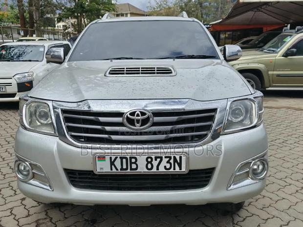 Toyota Hilux 3.0 D-4D 4x4 2014 Silver