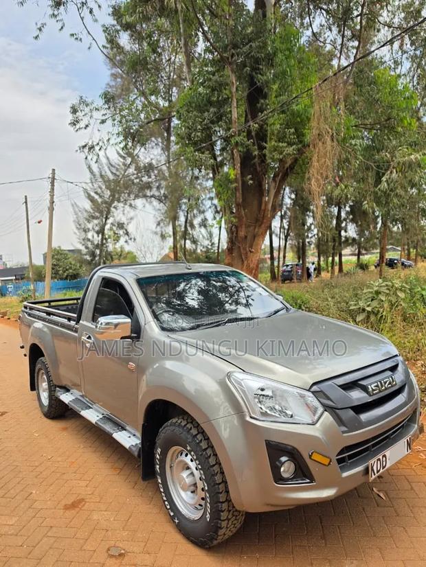 Isuzu D-MAX 2021 Gold