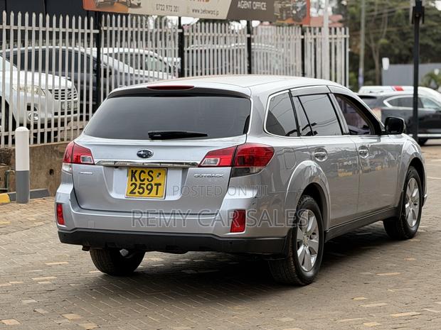 Subaru Outback 2012 Silver