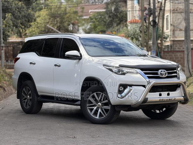 Toyota Fortuner 2.8 D AWD 2019 White