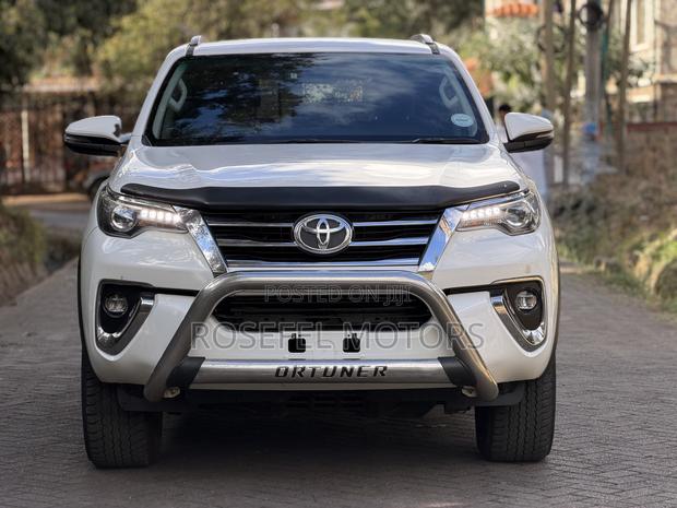 Toyota Fortuner 2.8 D AWD 2019 White
