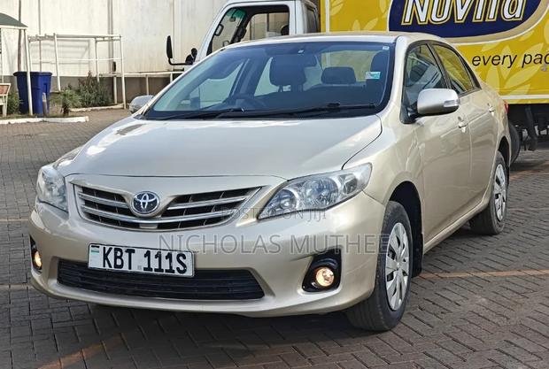 Toyota Corolla 2012 Gold