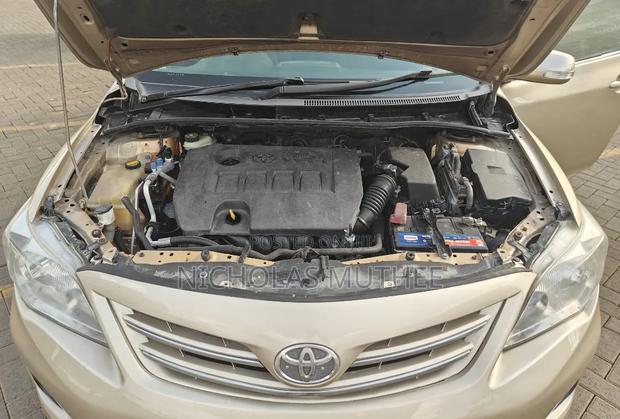 Toyota Corolla 2012 Gold