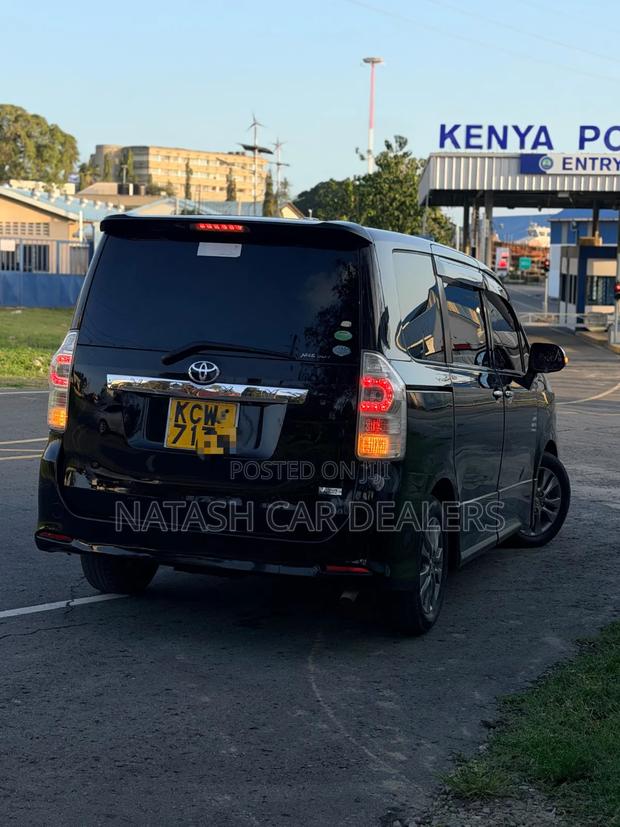 Toyota Voxy 2012 Black