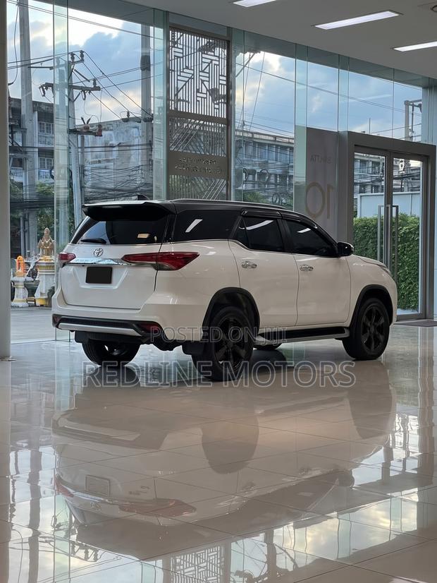 Toyota Fortuner 2.8 D AWD 2019 White