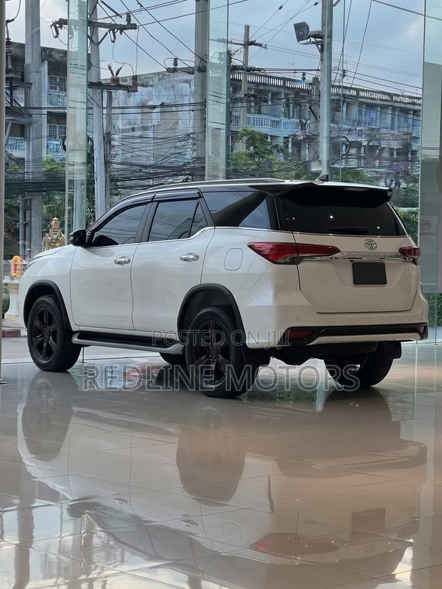 Toyota Fortuner 2.8 D AWD 2019 White