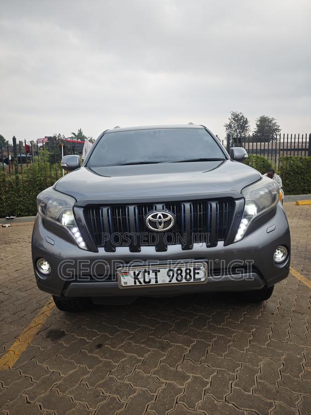 Toyota Land Cruiser Prado 2011 Black