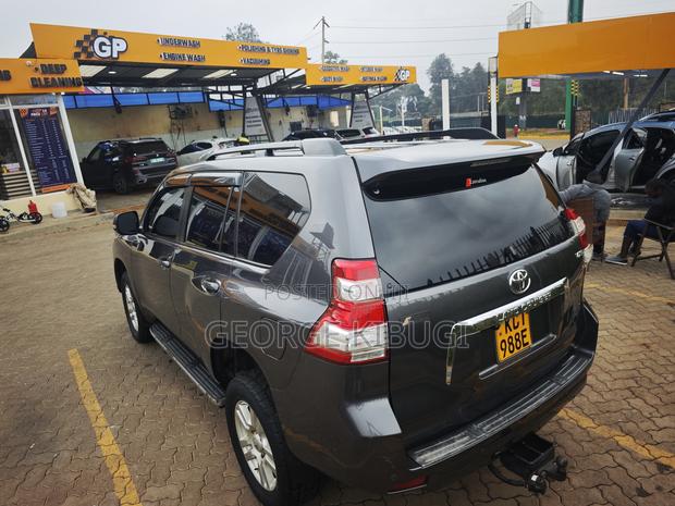 Toyota Land Cruiser Prado 2011 Black
