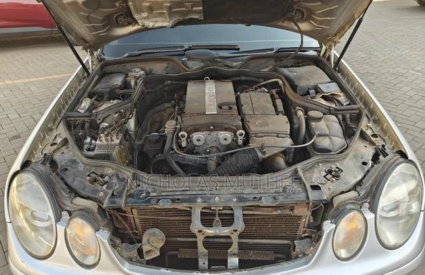 Mercedes-Benz E200 2005 Silver