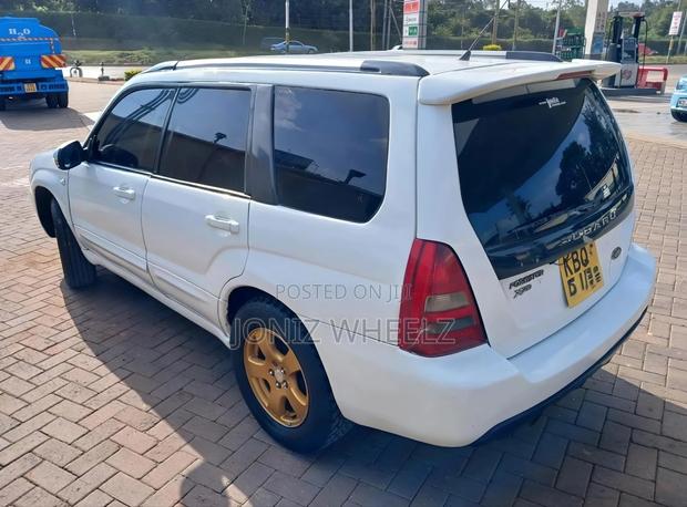 Subaru Forester Automatic 2004 White