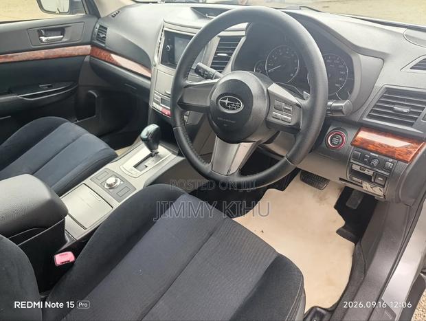 Subaru Outback 2.5i Premium 2012 Silver