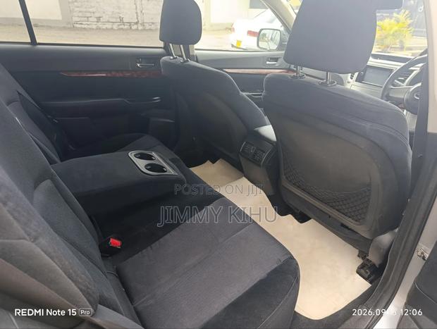 Subaru Outback 2.5i Premium 2012 Silver