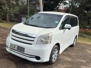 Toyota Noah 2010 White for sale