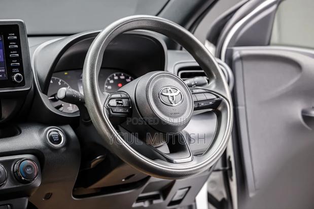 Toyota Yaris 1.5 Sedan LE 2020 White