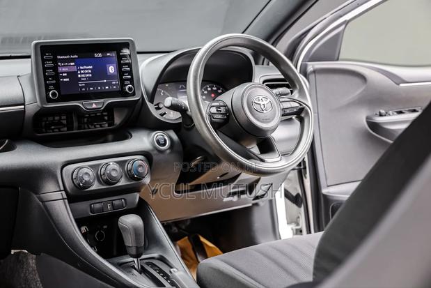 Toyota Yaris 1.5 Sedan LE 2020 White